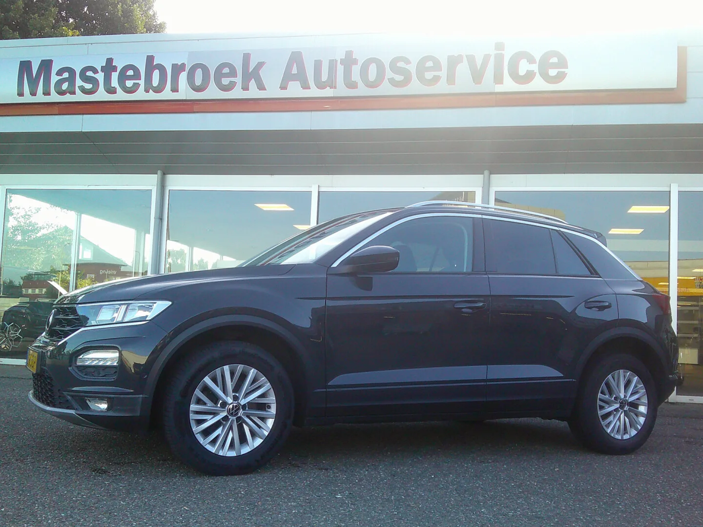 Volkswagen T-Roc (2021) — foto 1