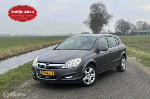 Opel Astra (2008) — foto 1