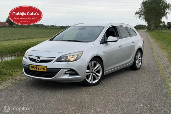 Opel Astra (2012) — foto 1