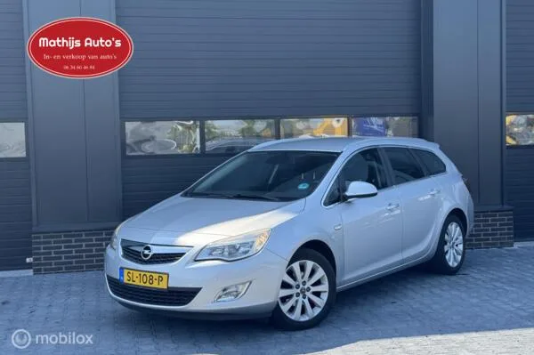 Opel Astra (2013) — foto 1