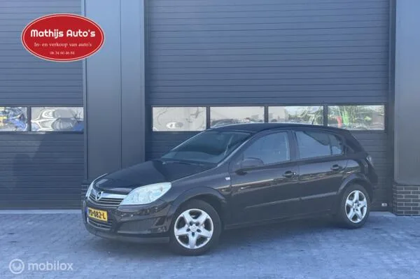 Opel Astra (2017) — foto 1