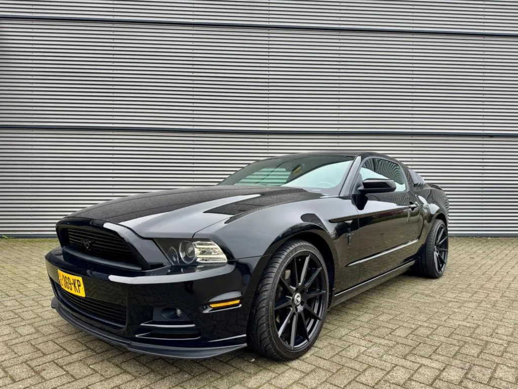 Ford Mustang (2013) — foto 1