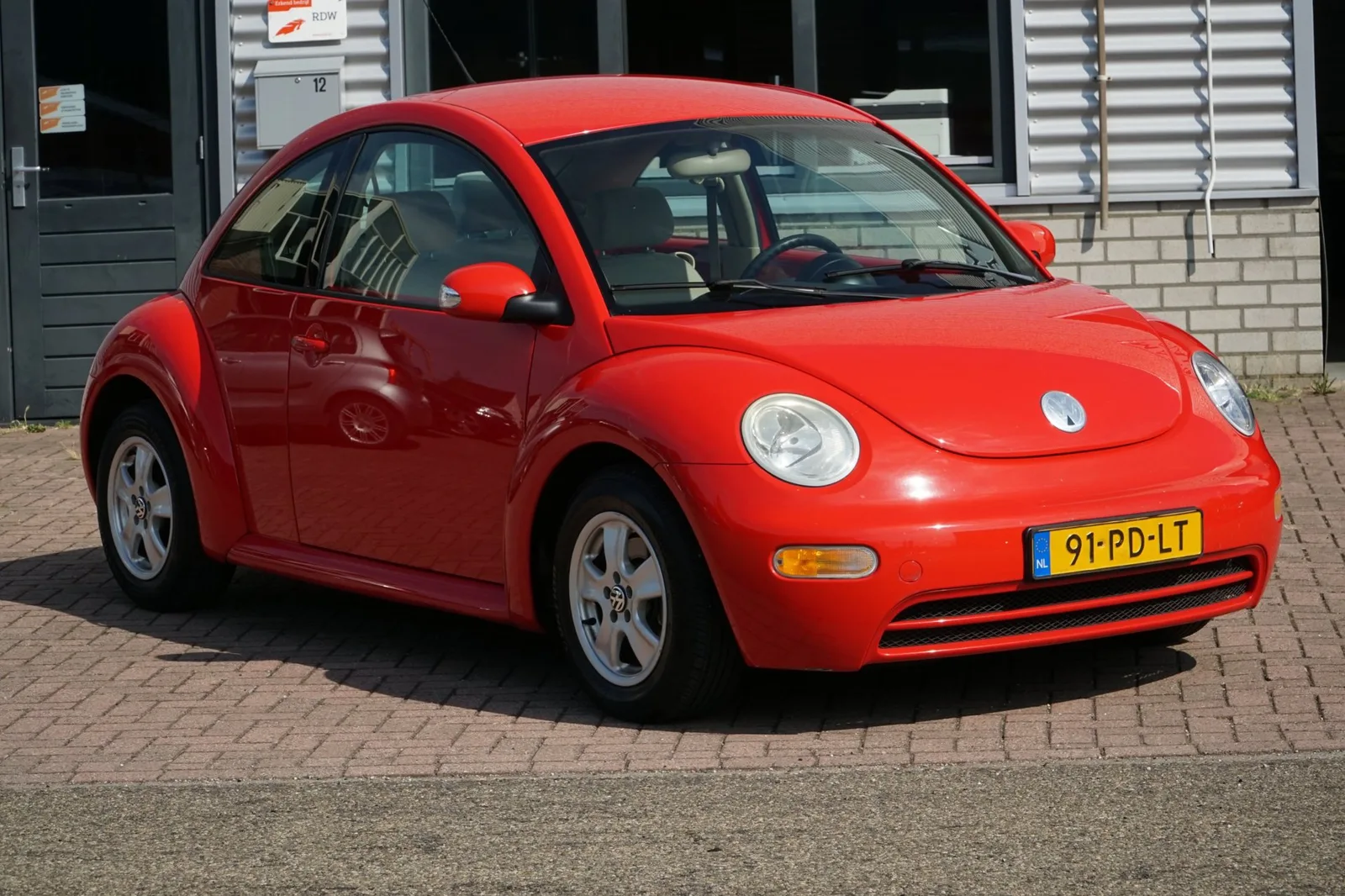 Volkswagen New Beetle (2004) — foto 1