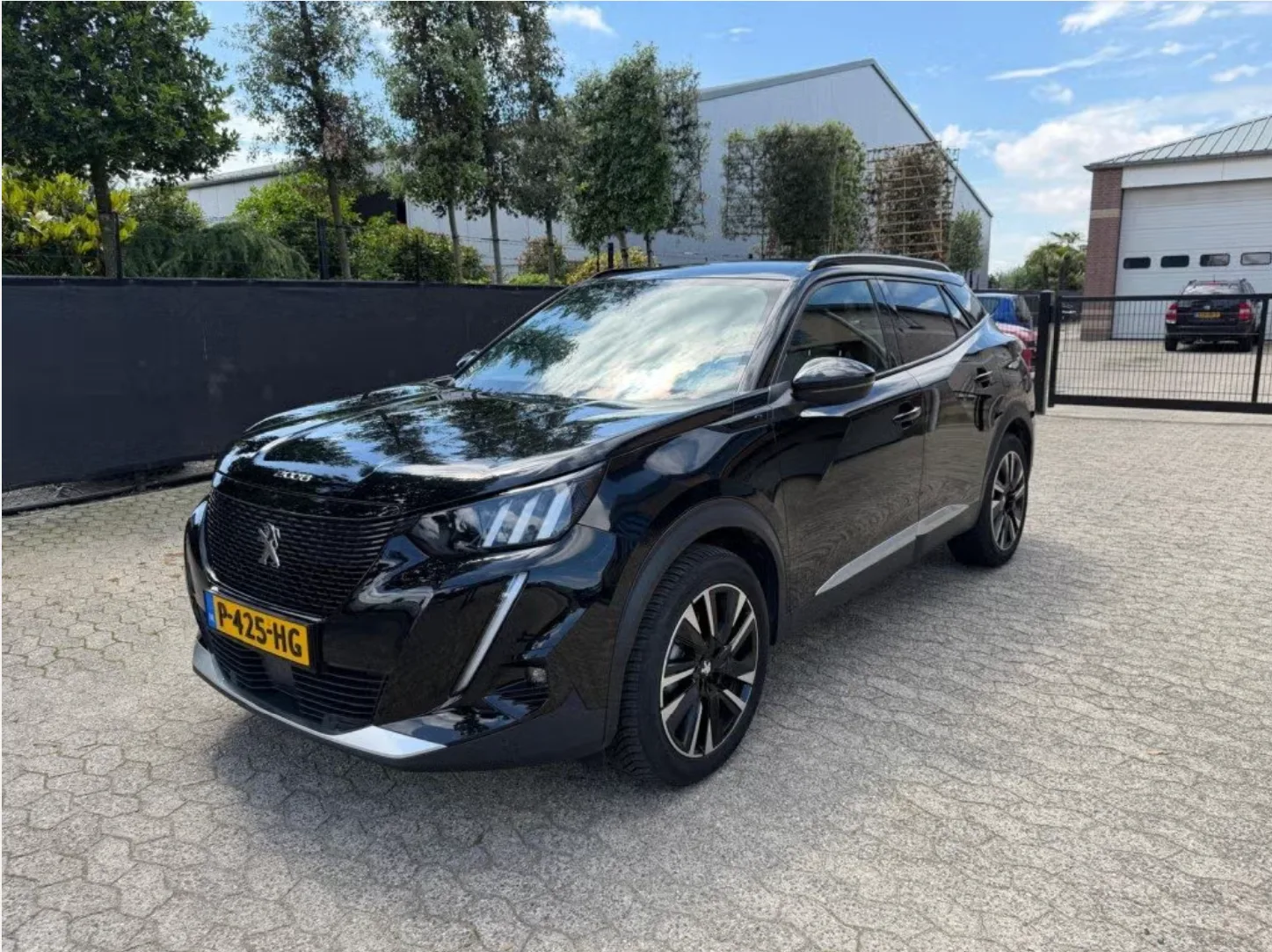 Peugeot e-2008 (2022) — foto 1