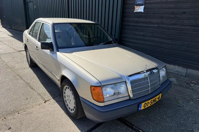 Mercedes-Benz 300-Serie (1986)