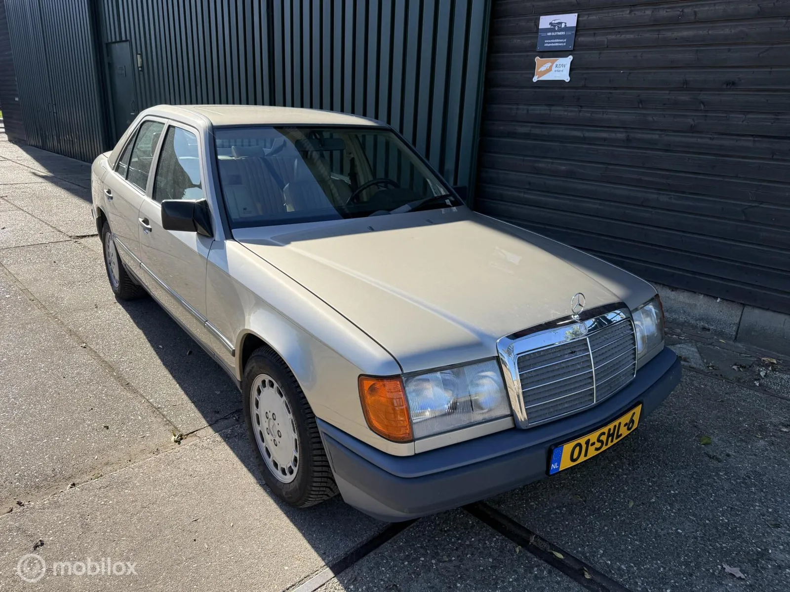 Mercedes-Benz 300-Serie (1986) — foto 1