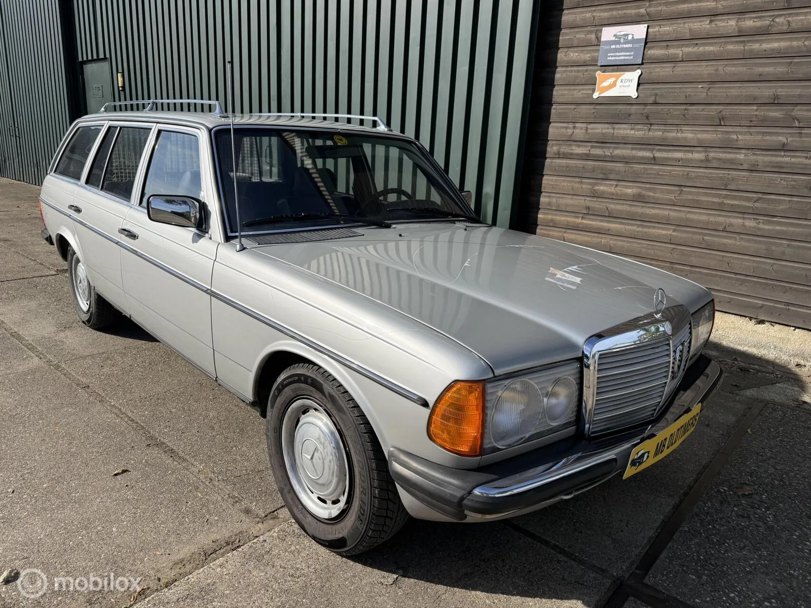 Mercedes-Benz 300-Serie (1982) — foto 1