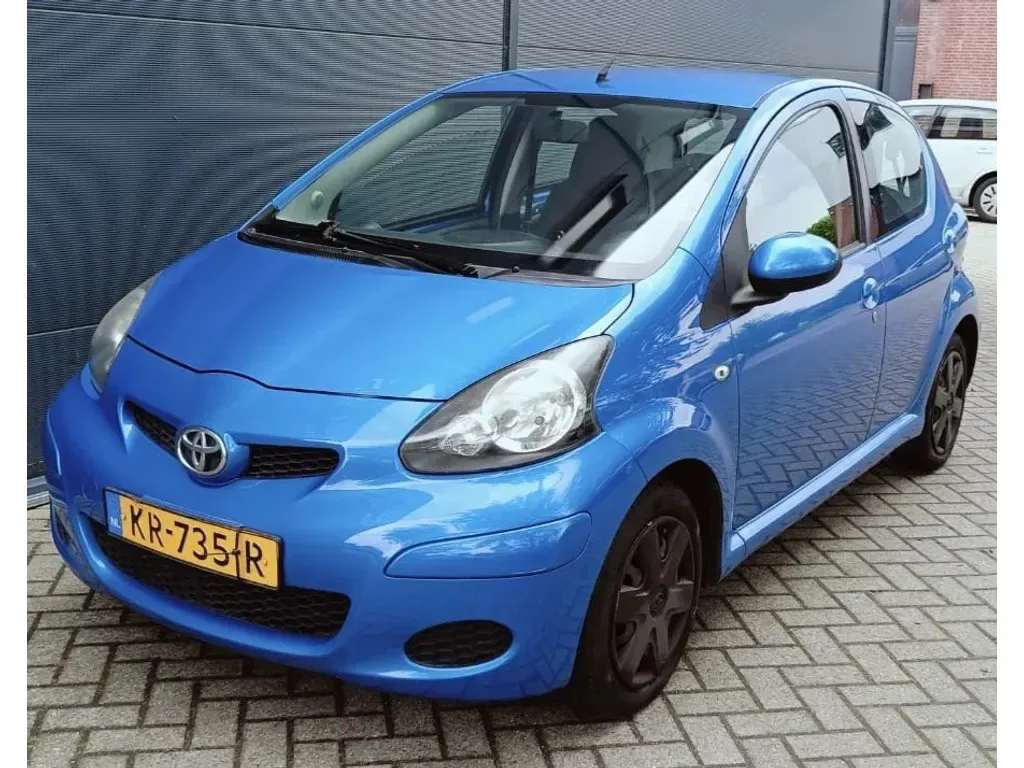 Toyota Aygo (2011) — foto 1