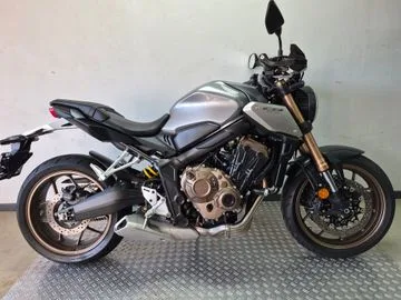 Honda CB (2023) — foto 1