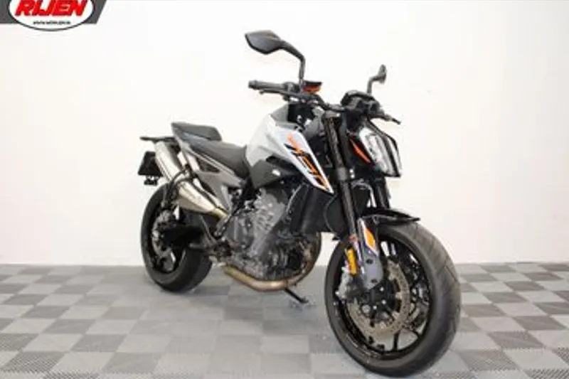 KTM 790 Duke (2024)