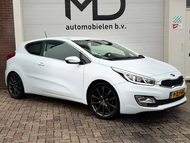 Kia Pro Cee'd (2015) — foto 1