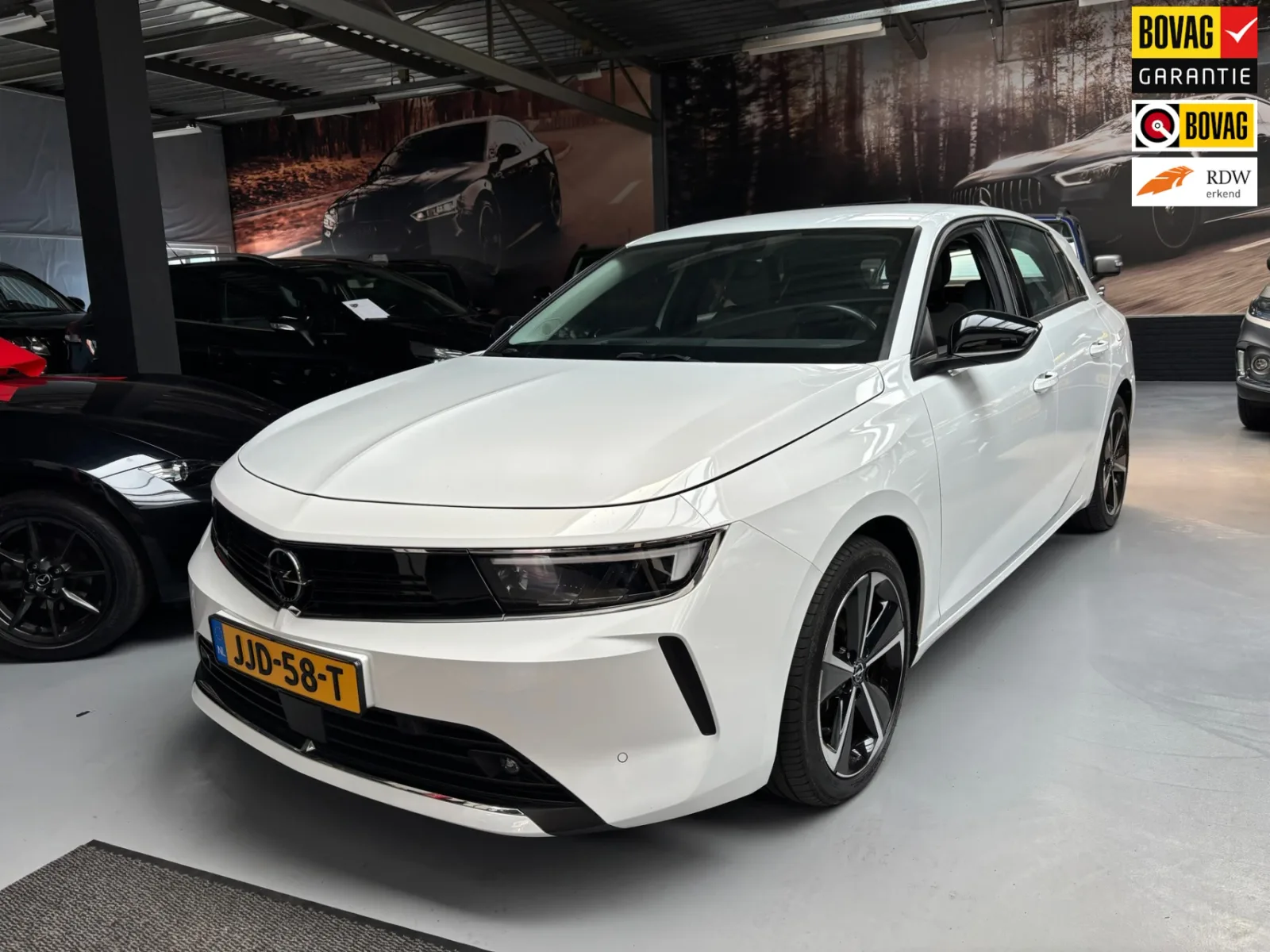 Opel Astra (2022) — foto 1