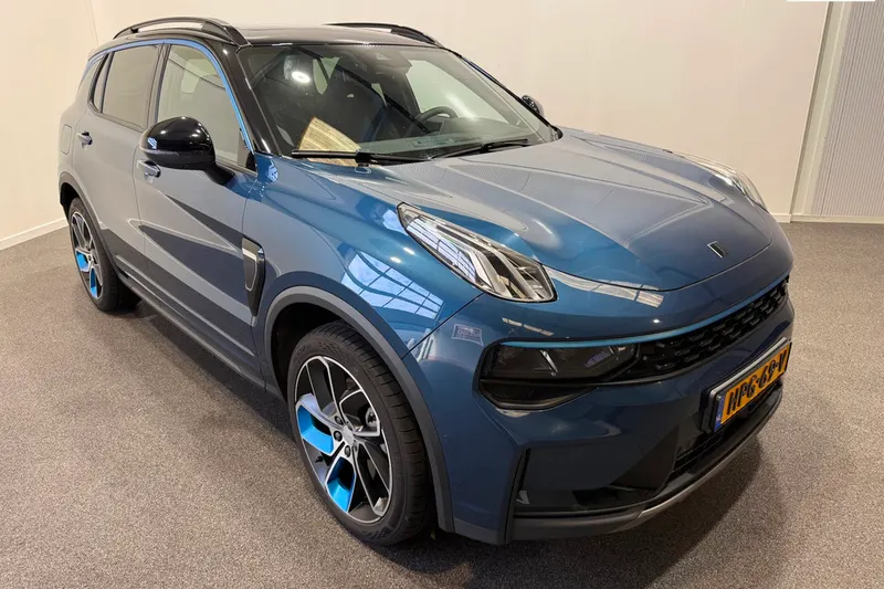 Lynk & Co 01 (2025)