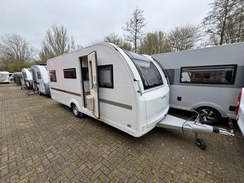 Adria Adora (2026) — foto 1