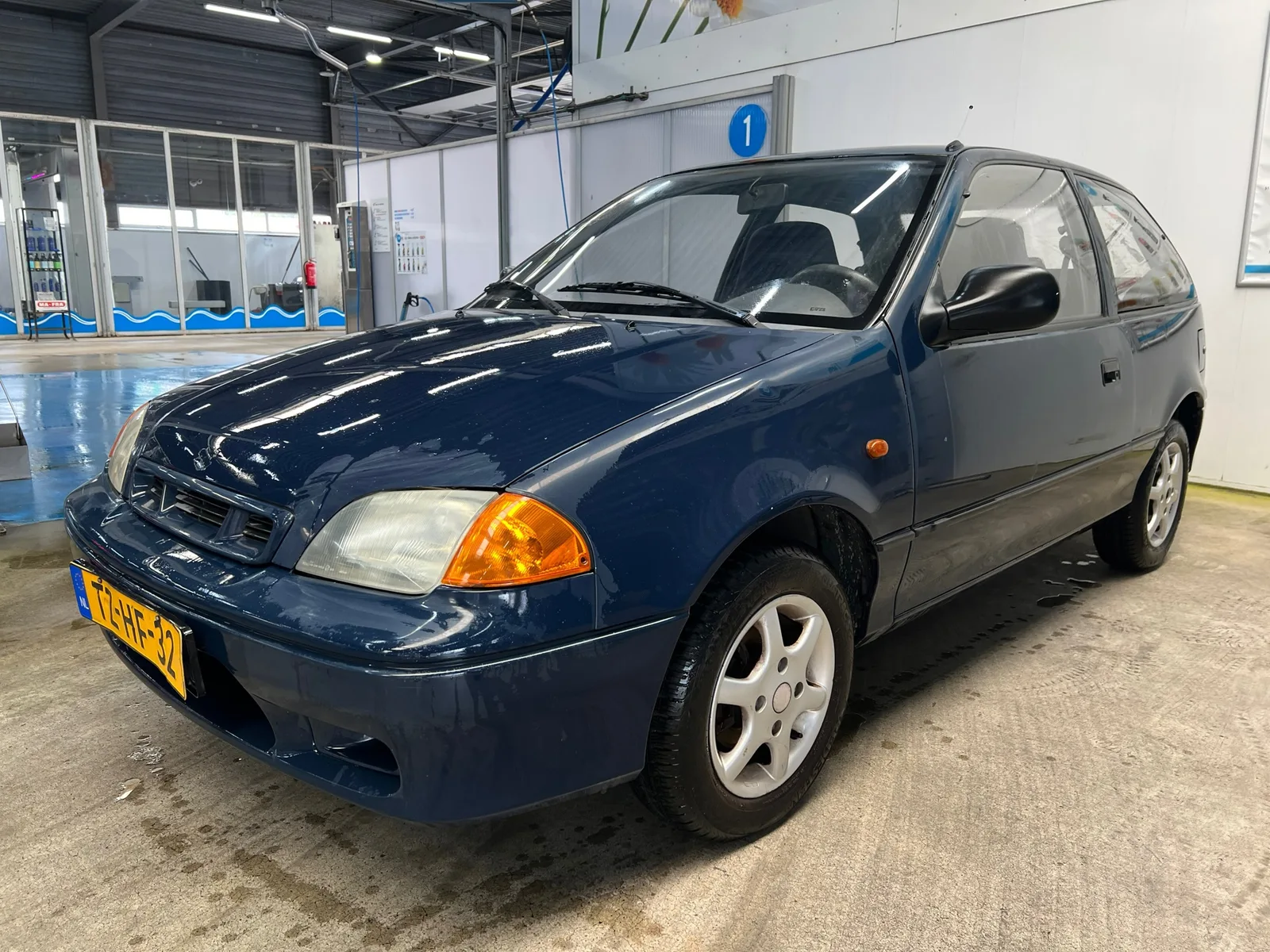 Suzuki Swift (1998) — foto 1