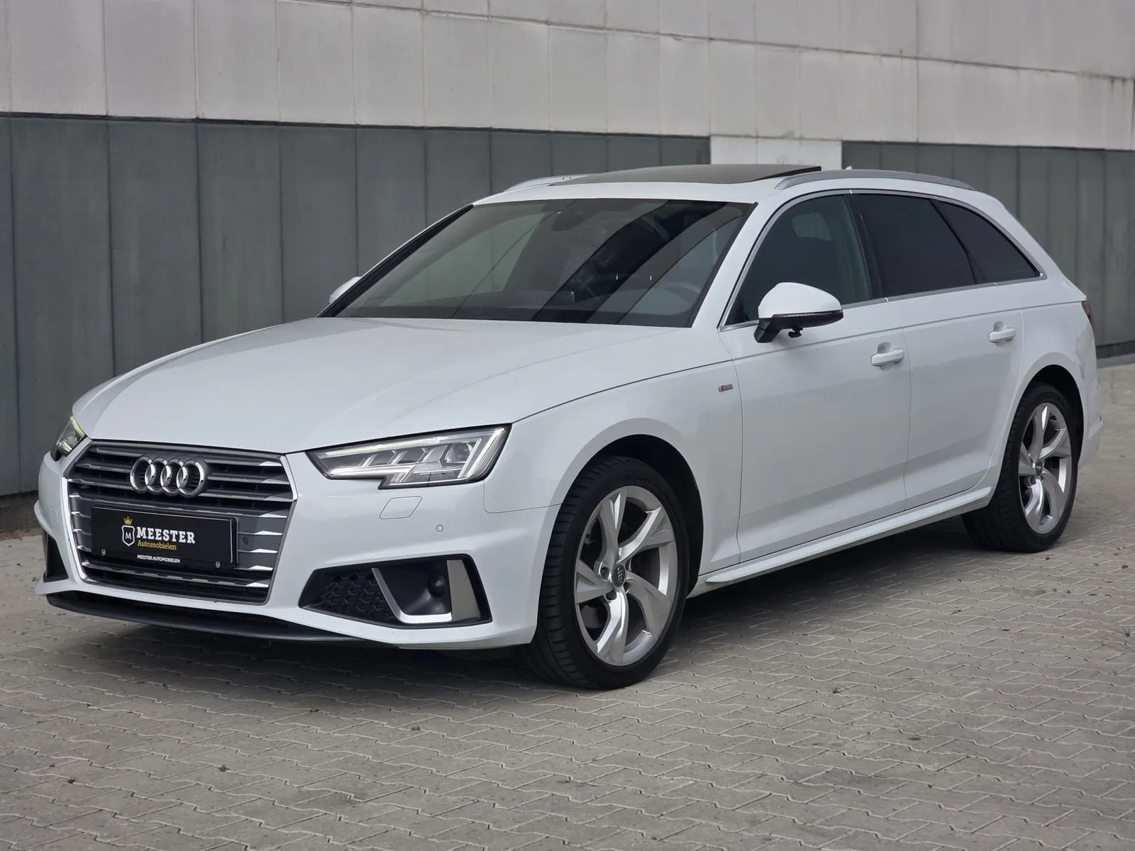 Audi A4 (2019) — foto 1