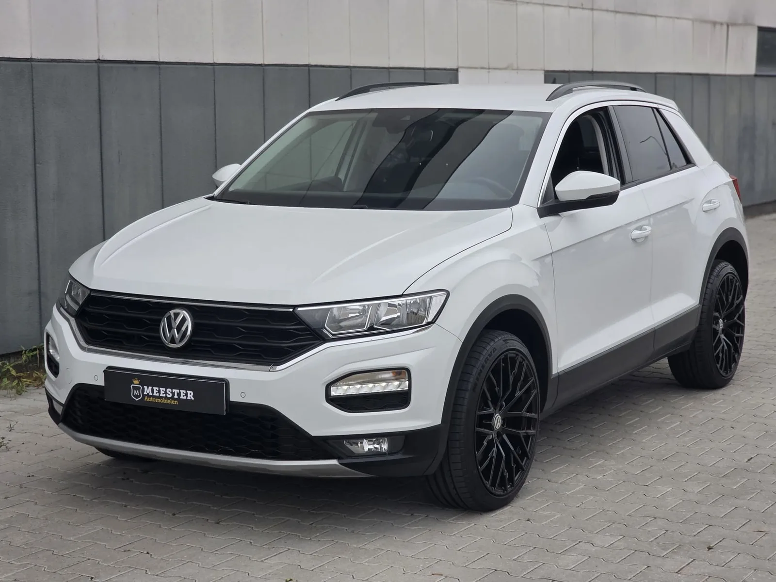 Volkswagen T-Roc (2018) — foto 1