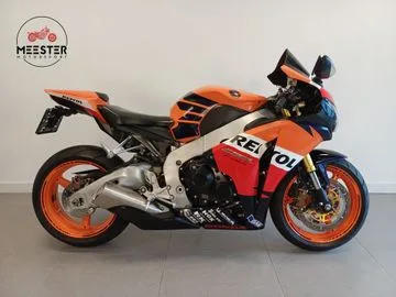Honda CBR1000RR (2011) — foto 1