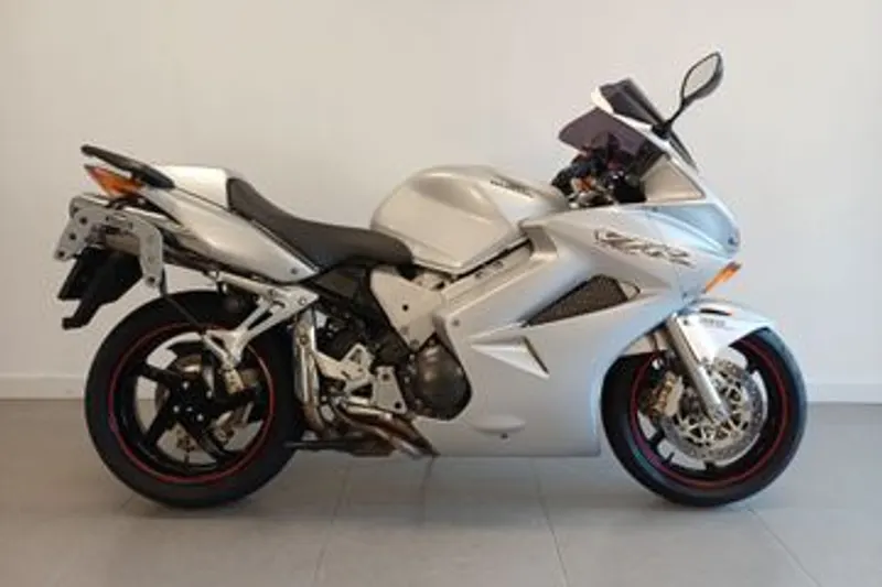 Honda VFR800 (2002)