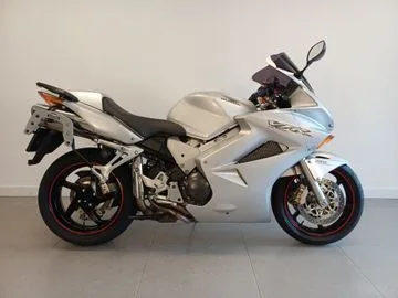 Honda VFR800 (2002) — foto 1