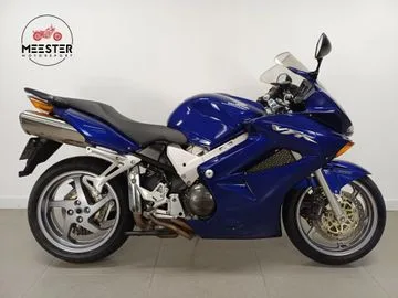 Honda VFR 800F V TEC (2004) — foto 1