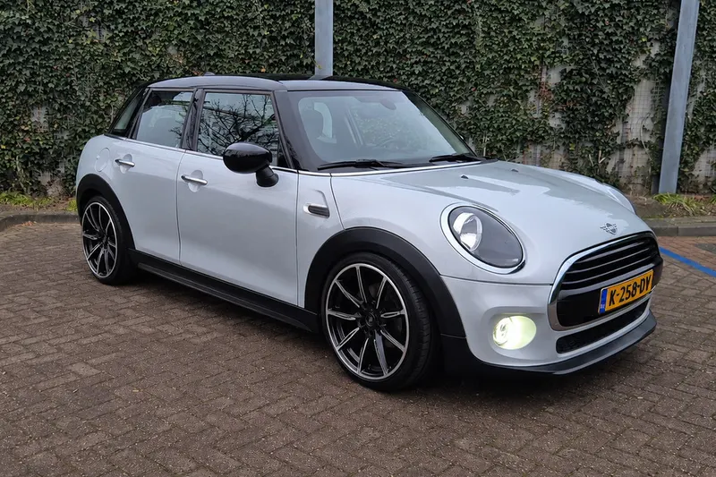 MINI Cooper (2021)