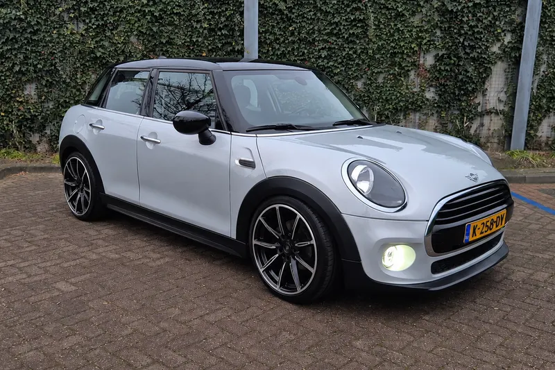 MINI Cooper (2021)