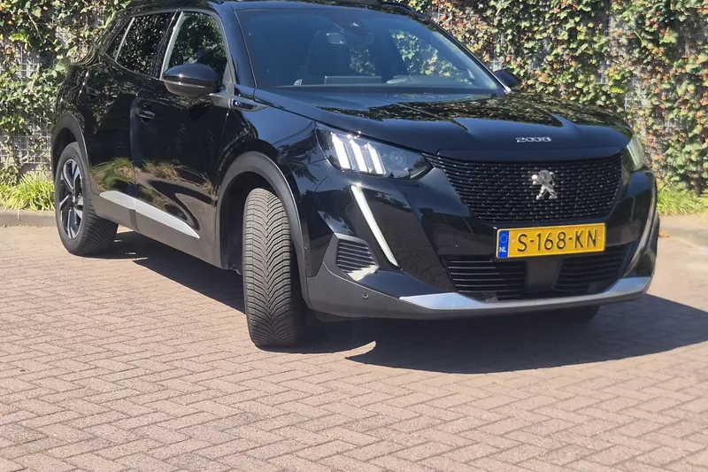 Peugeot e-2008 (2023)
