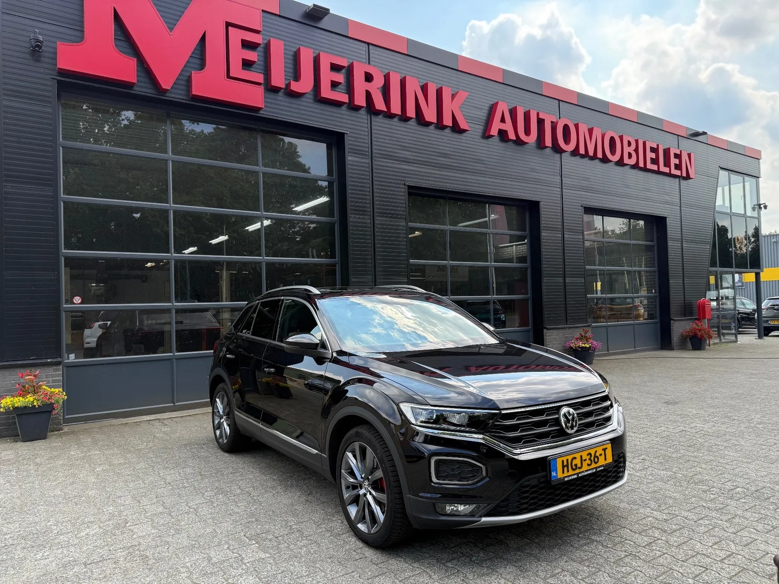 Volkswagen T-Roc (2019) — foto 1