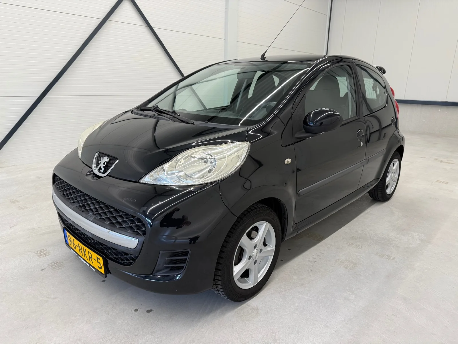 Peugeot 107 (2010) — foto 1