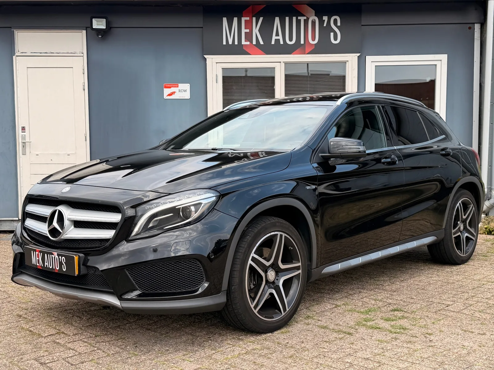 Mercedes-Benz GLA (2017) — foto 1