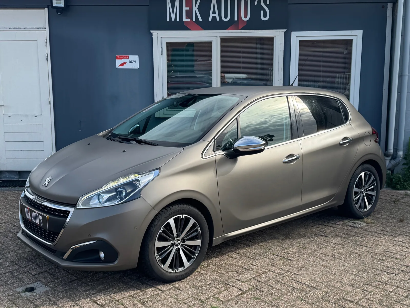 Peugeot 208 (2016) — foto 1