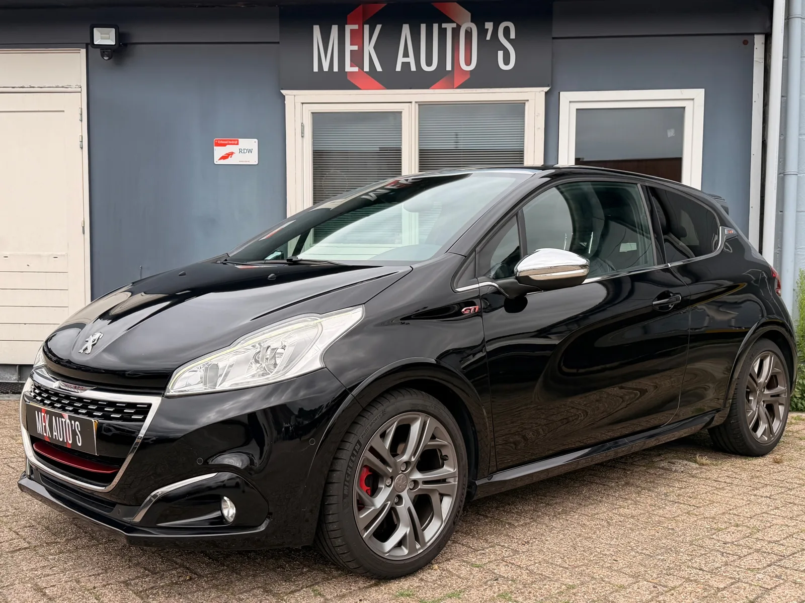 Peugeot 208 (2017) — foto 1