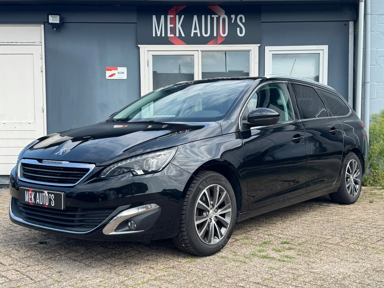 Peugeot 308 (2017) — foto 1