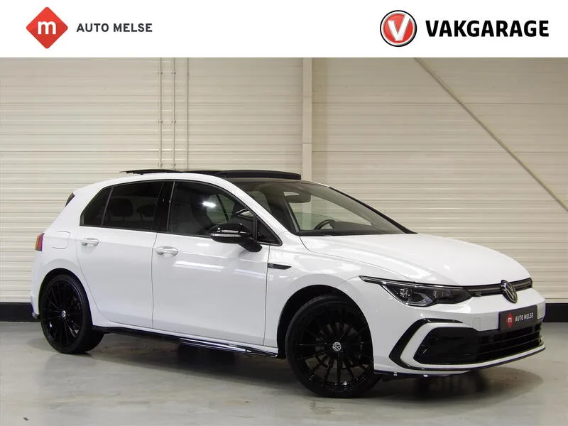 Volkswagen Golf (2024) — foto 1