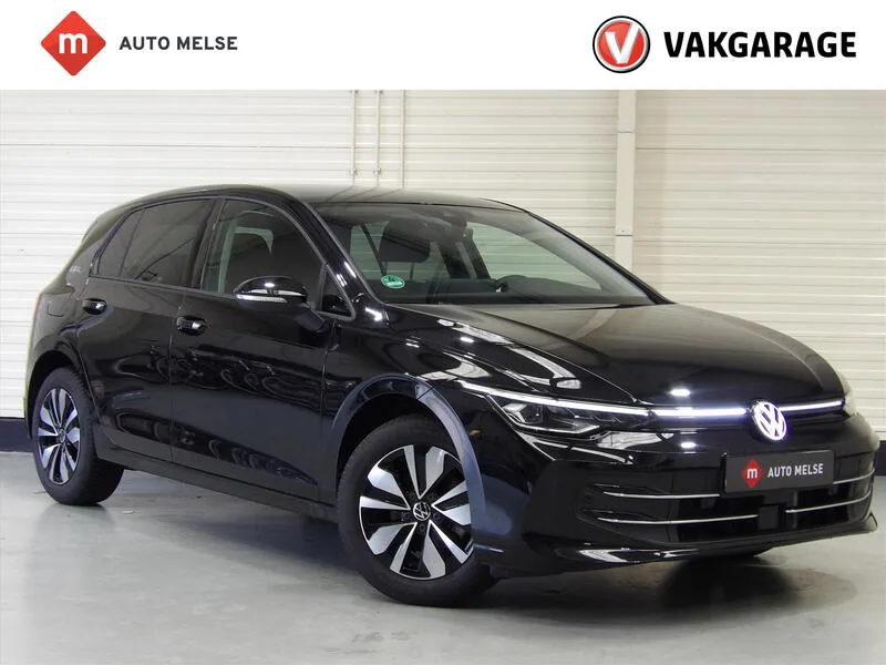 Volkswagen Golf (2025) — foto 1