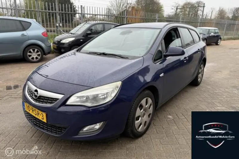 Opel Astra (2011)