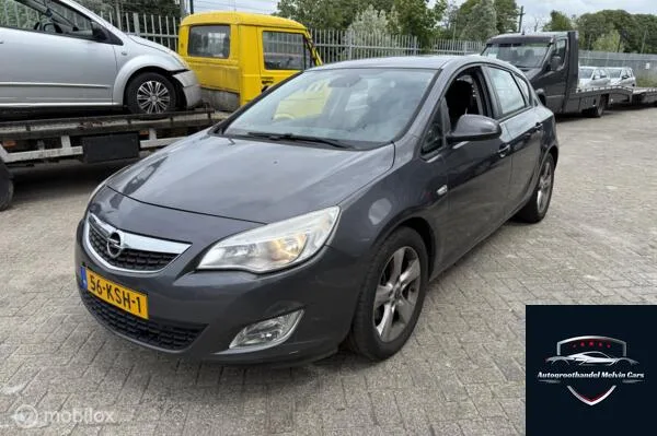Opel Astra (2010) — foto 1