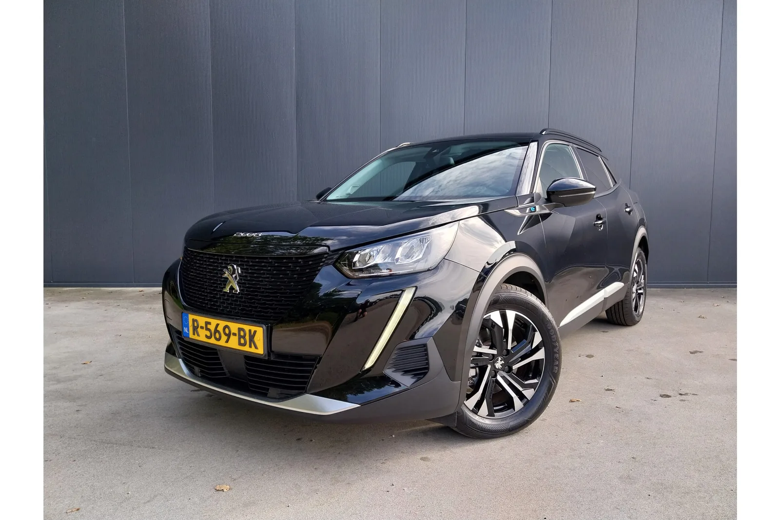 Peugeot e-2008 (2021) — foto 1