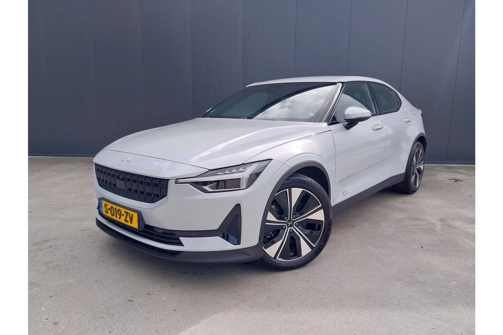 Polestar 2 (2023) — foto 1