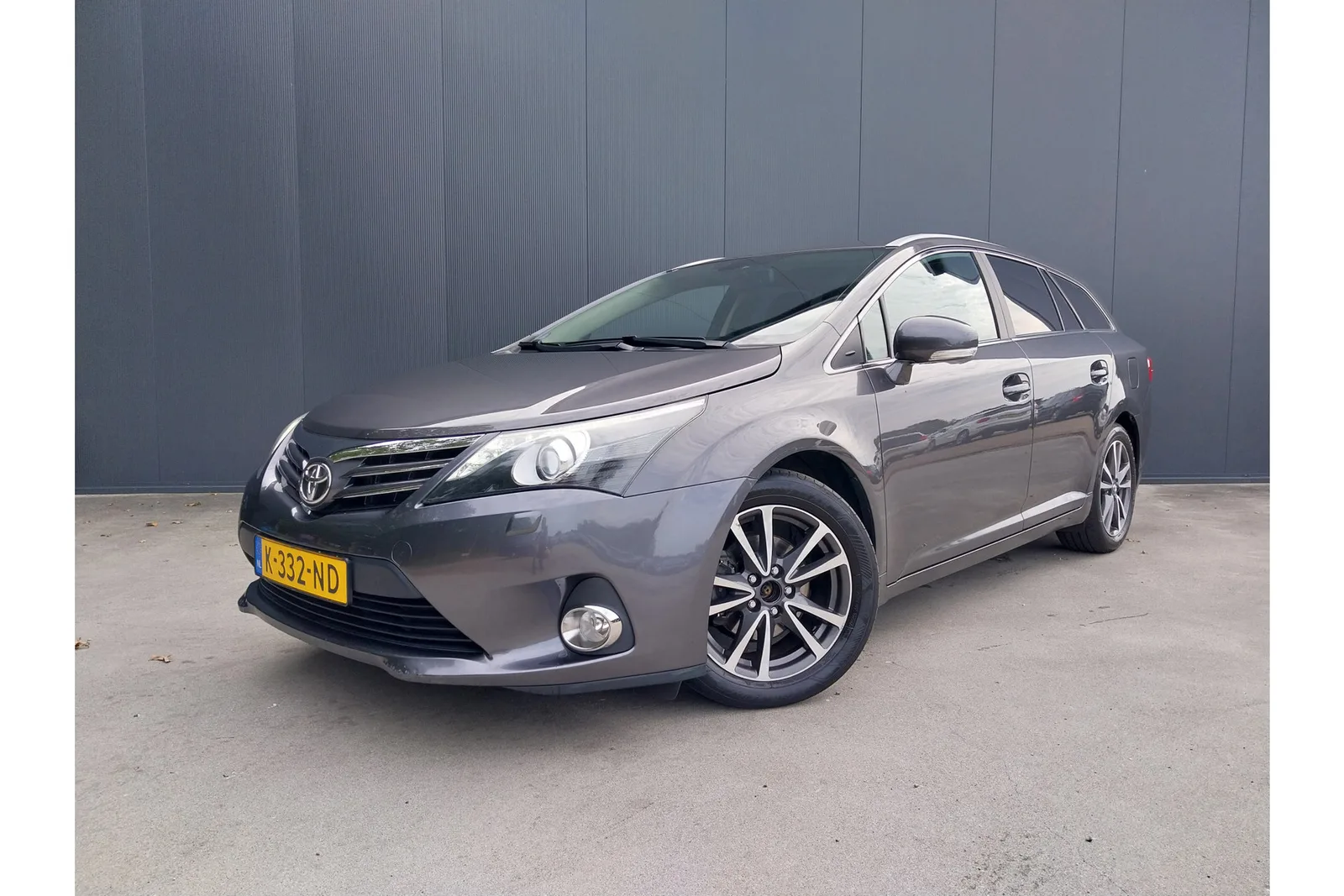 Toyota Avensis (2013) — foto 1