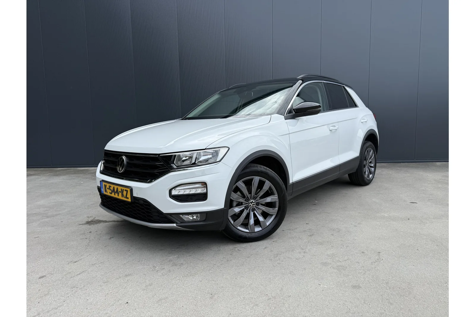 Volkswagen T-Roc (2021) — foto 1