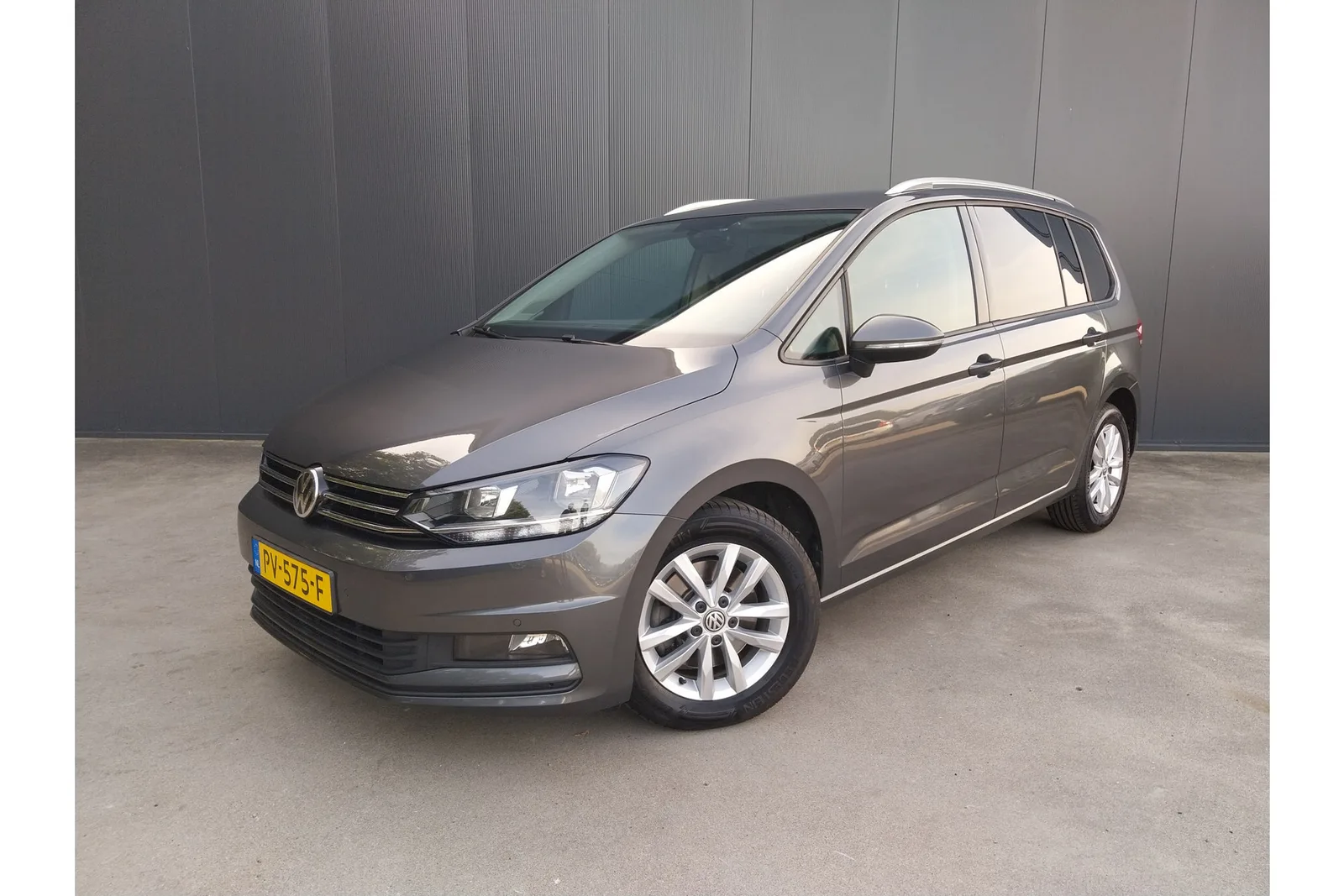 Volkswagen Touran (2017) — foto 1