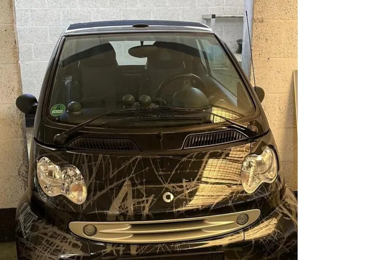 Smart Cabrio scratch black zuinige auto (2003)