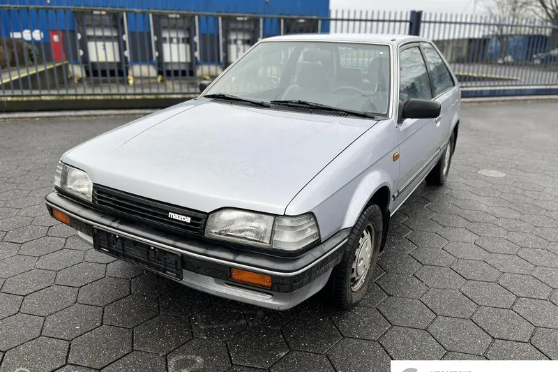 Mazda 323 (1988)