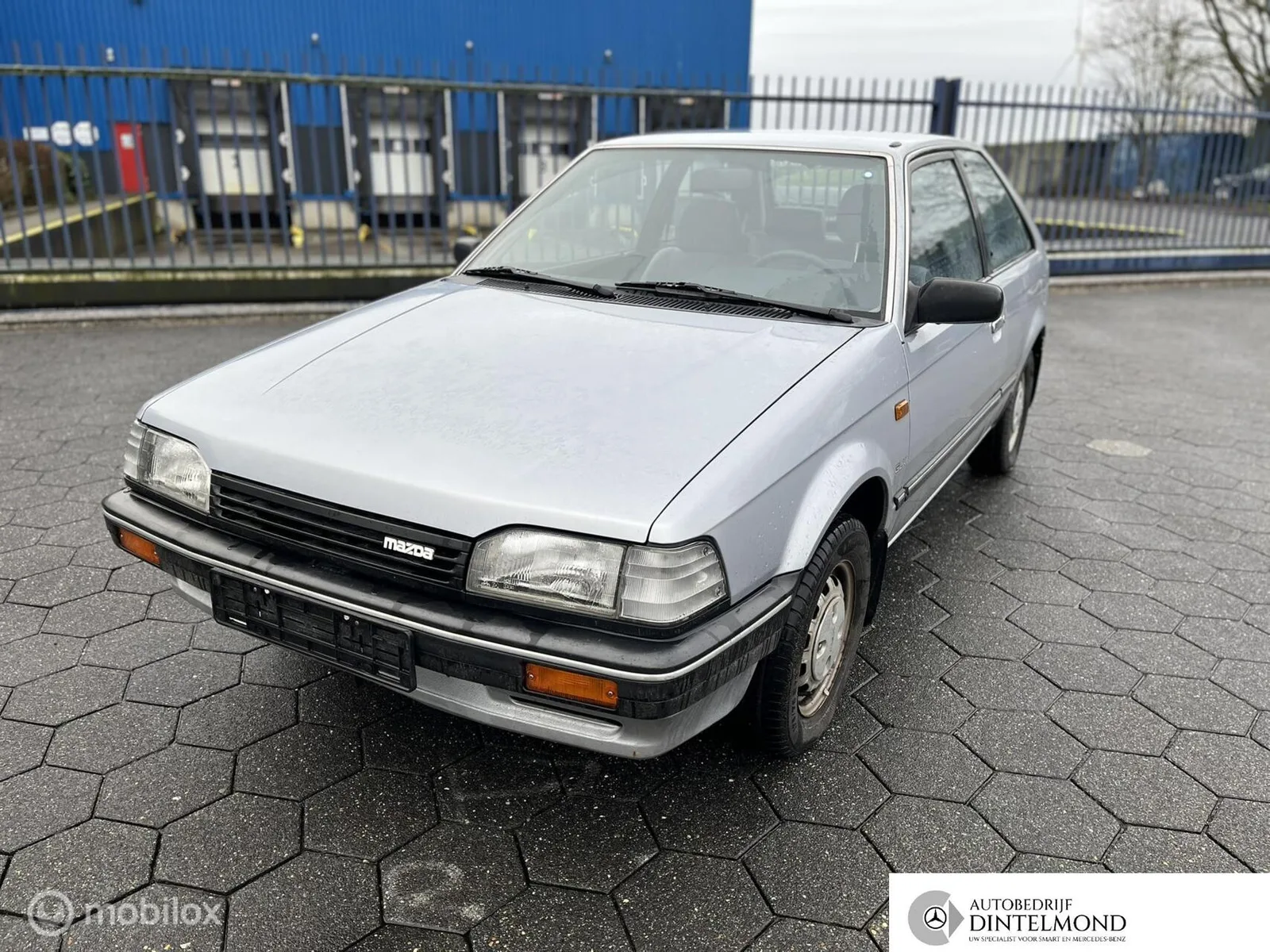 Mazda 323 (1988) — foto 1
