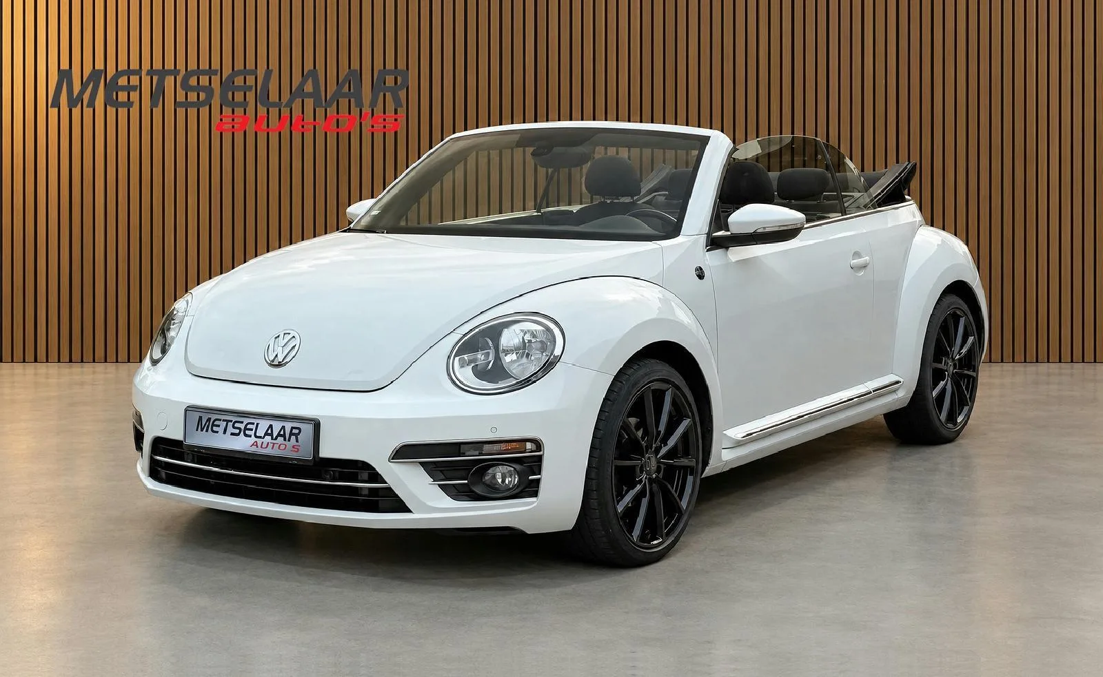 Volkswagen Beetle Cabrio (2018) — foto 1