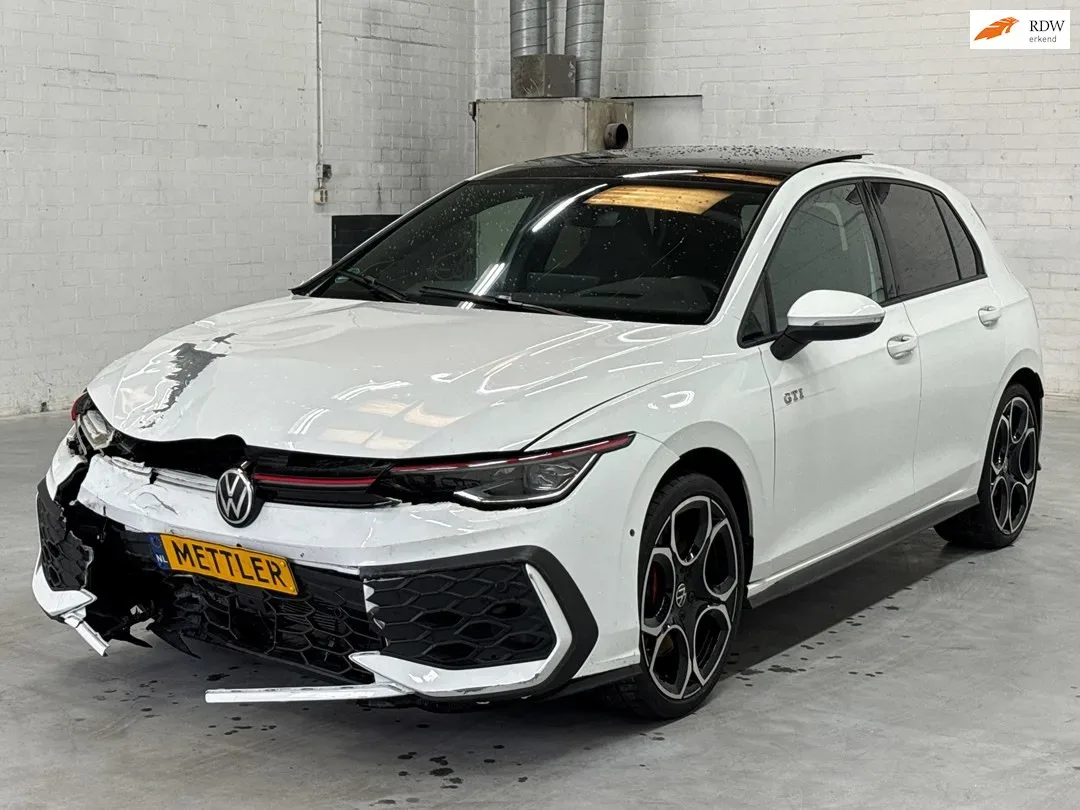 Volkswagen Golf (2024) — foto 1