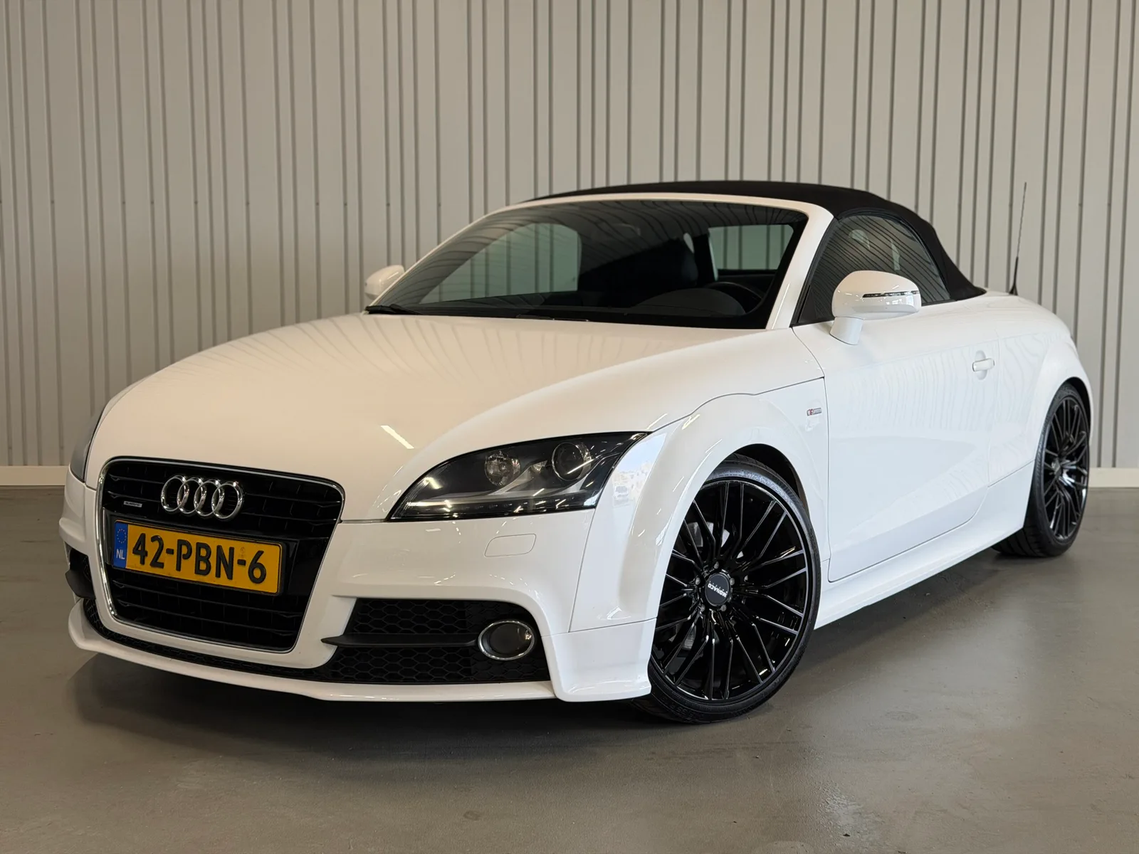 Audi TT (2011) — foto 1
