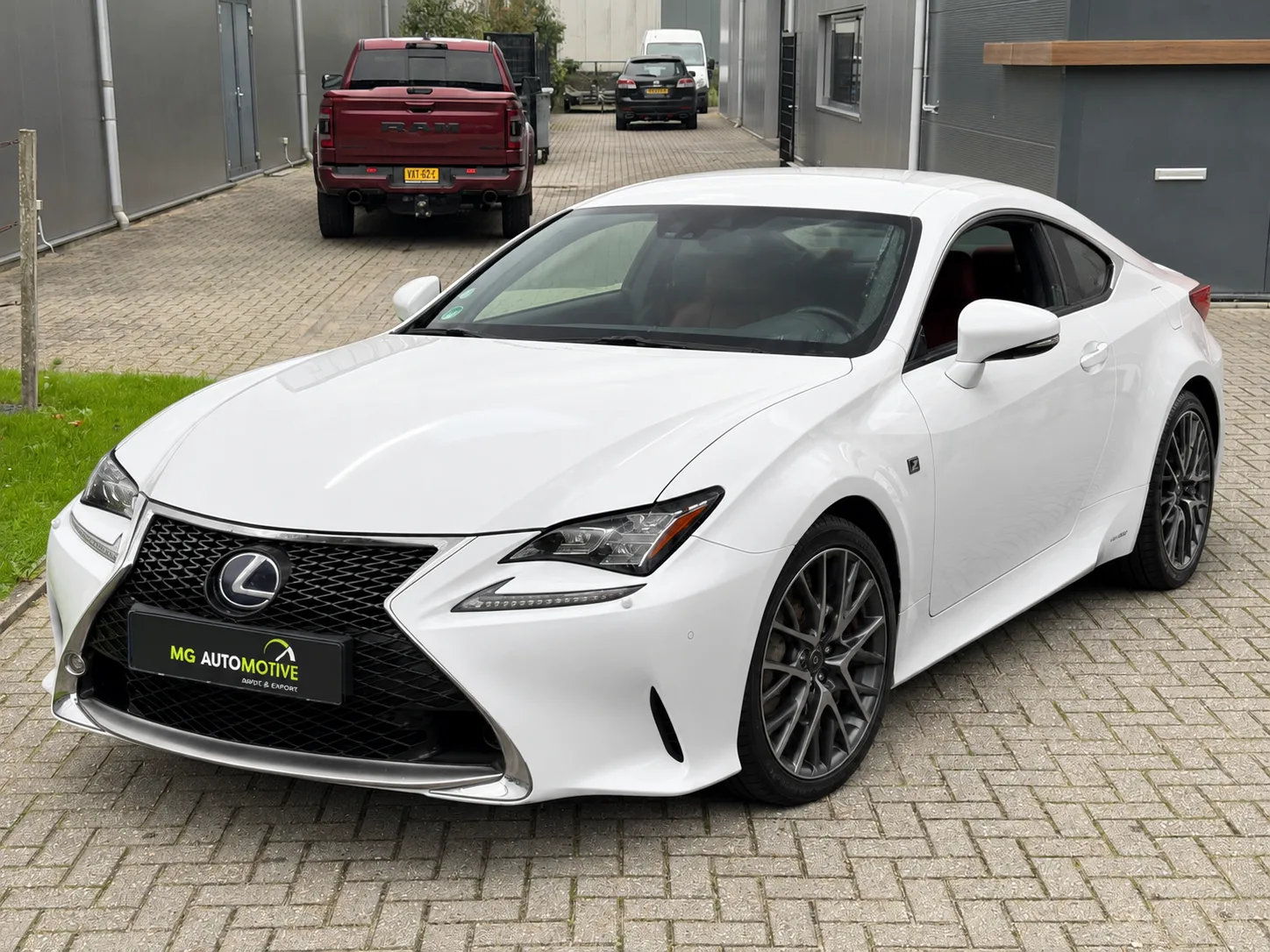 Lexus RC (2017) — foto 1